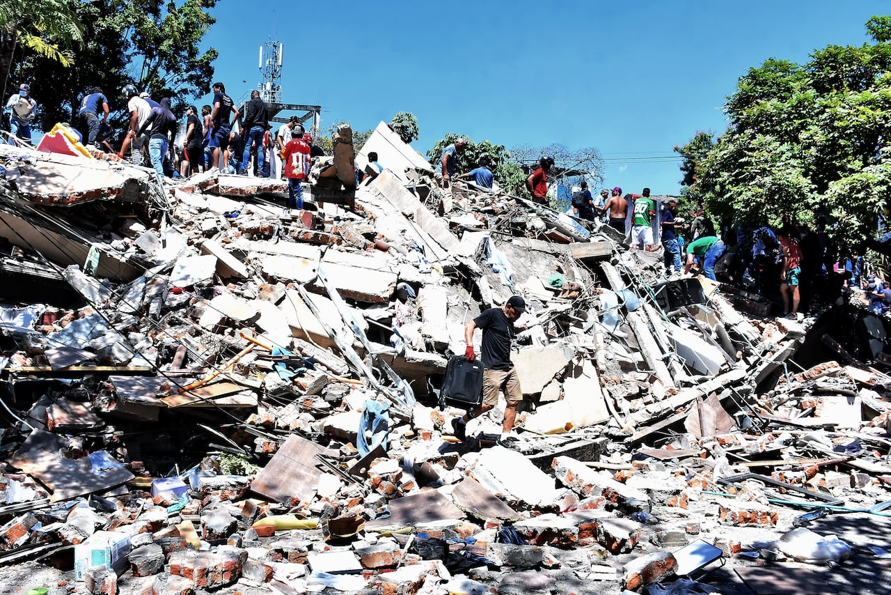 Terremoto en Cali, Colapso de infraestructura en diferentes lugares de la ciudad. Clínica de Colores, DESA, Galería Alameda, Edificaciones sobre la avenida roosvelt y al frente del coliseo de Hockey Miguel Calero.