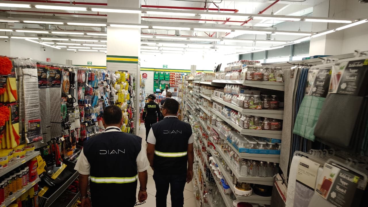 DIAN realiza operativos en grandes superficies de Cali para controlar ingresos y facturación electrónica