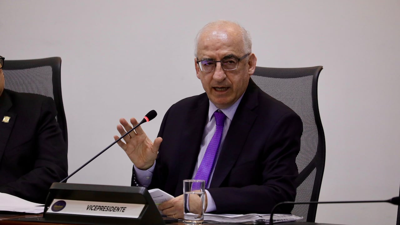 El gerente del Banco de la República pidió al Gobierno Petro que respete a sus codirectores.