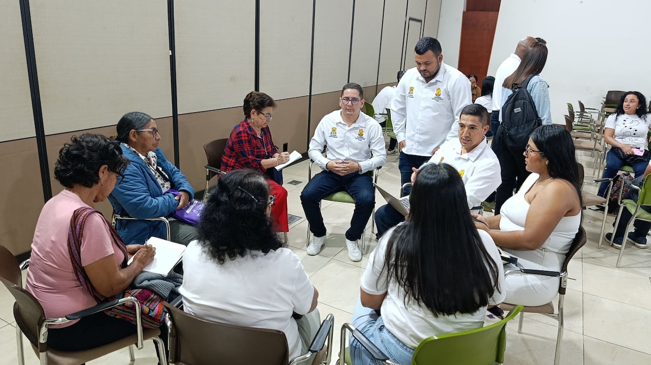 La administración municipal avanza en la elaboración de 40 planes comunitarios orientados a fortalecer la cultura de prevención y la respuesta ante desastres.