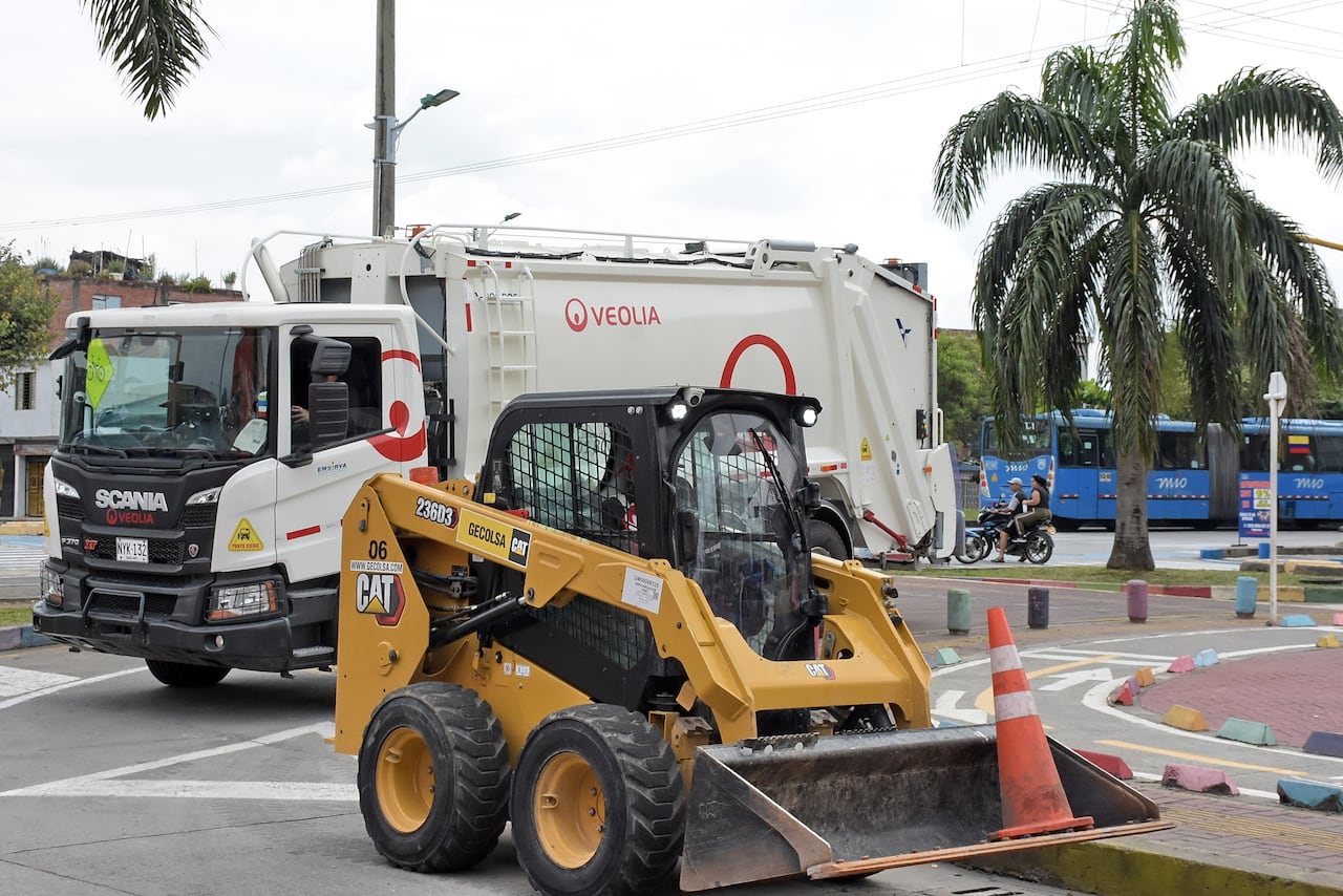 Empresa VEOLIA Entregó 6 Vehículos a la Alcaldía.