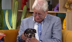 El adulto mayor fue a un programa televisivo para buscarle un nuevo hogar a su mascota.