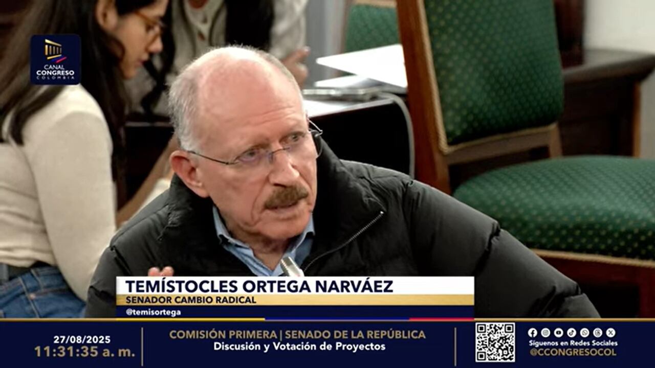 Senador Temístocles Ortega en la Comisión Primera del Senado.