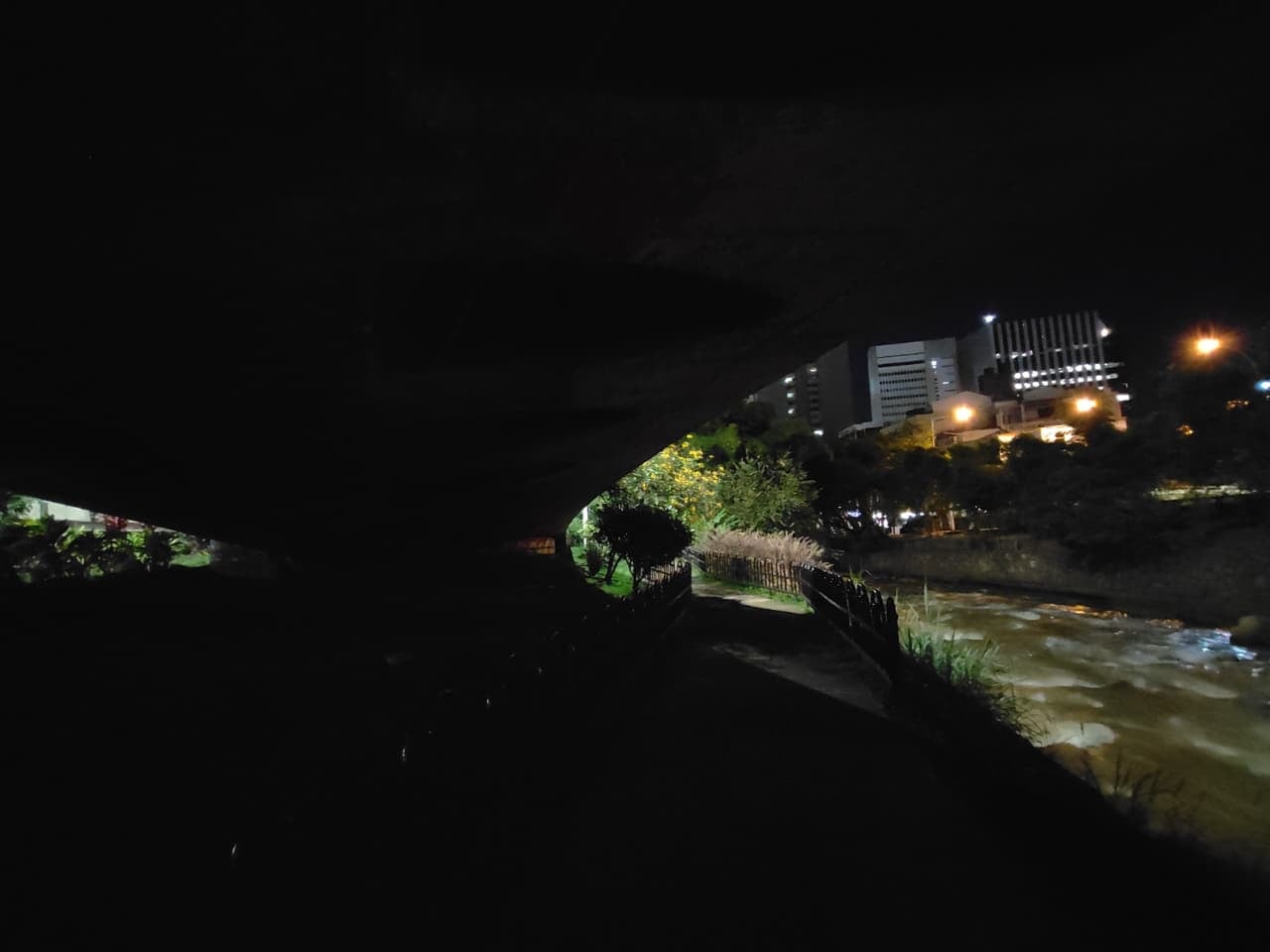 Aunque fue recuperado en 2022, el Teatrino del Río Cali enfrenta nuevamente problemas de seguridad.