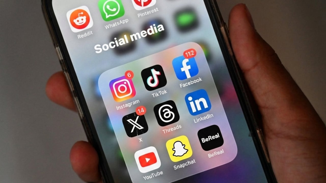 El proyecto plantea que las plataformas implementen mecanismos de verificación de edad para restringir el acceso de menores de 16 años a redes sociales