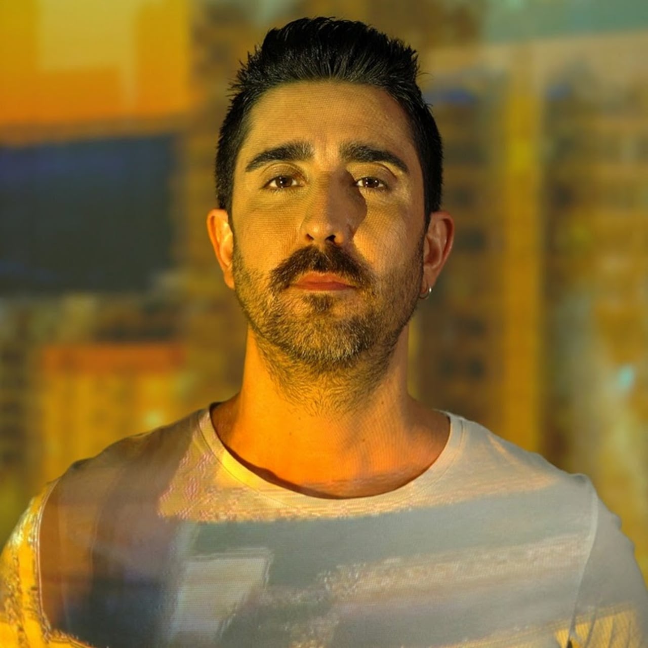 El artista español interpretará algunos de los mayores éxitos de su carrera.