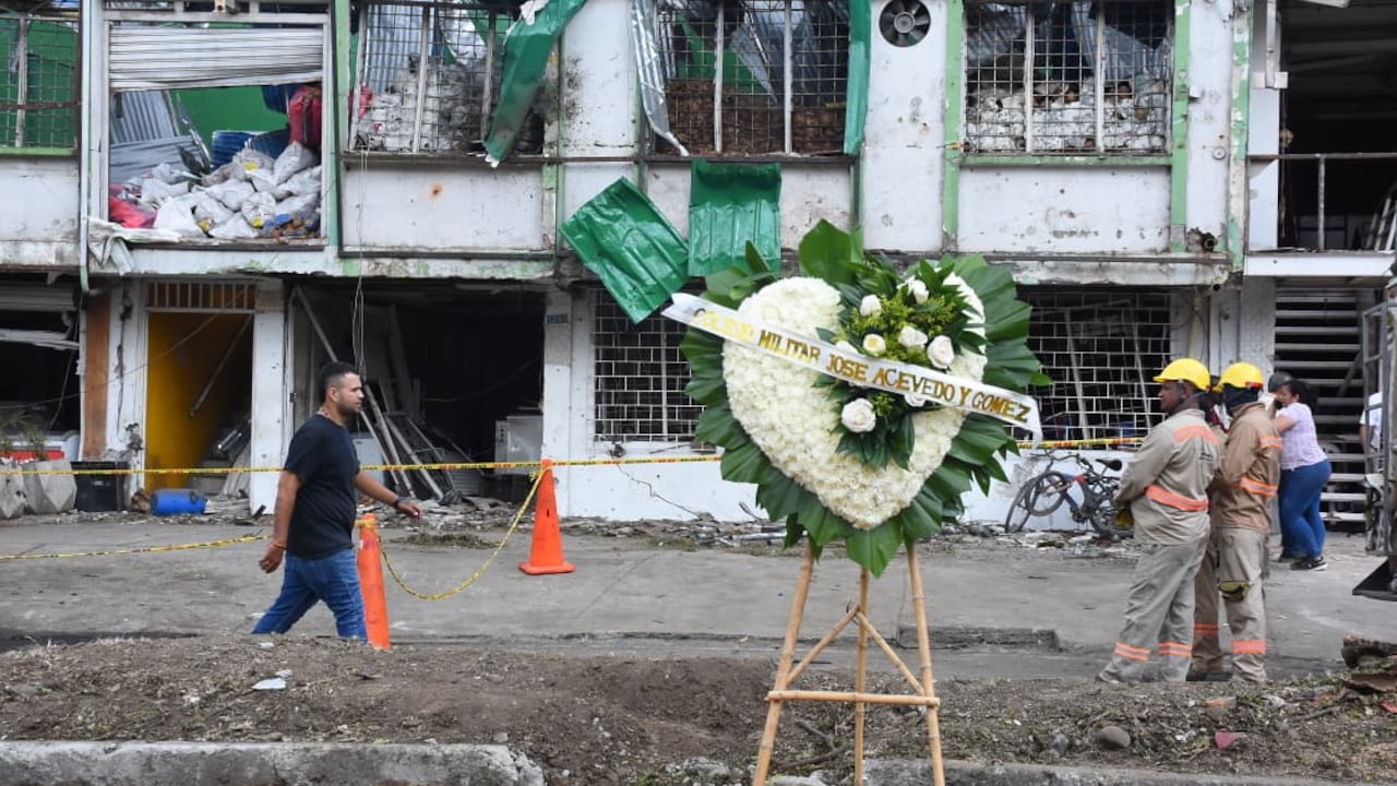 Comerciantes y residentes afectados por el ataque terrorista en la Base Aérea Marco Fidel Suárez.