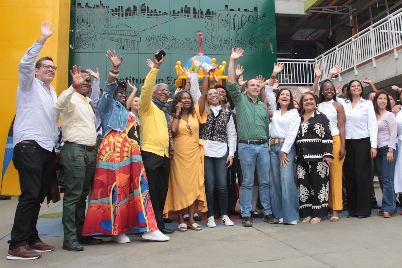 La nueva planta física de la sede Ana María Vernaza, adscrita a la Institución Educativa Oficial (IEO) Siete de Agosto ubicada en la comuna 7 de Cali, fue entregada de manera oficial a los integrantes de la comunidad escolar.