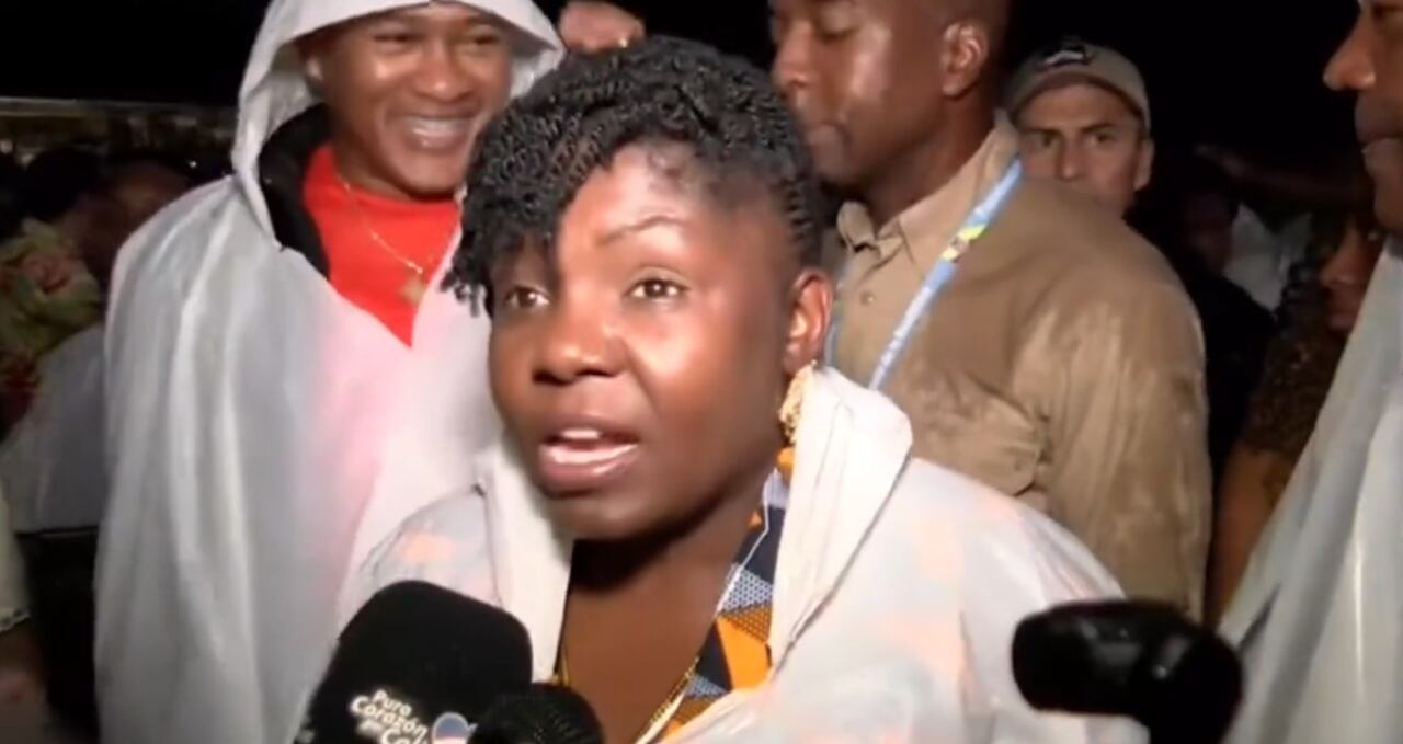 A pesar de las fuertes lluvias, la vicepresidenta llegó a celebrar con sus paisanos.