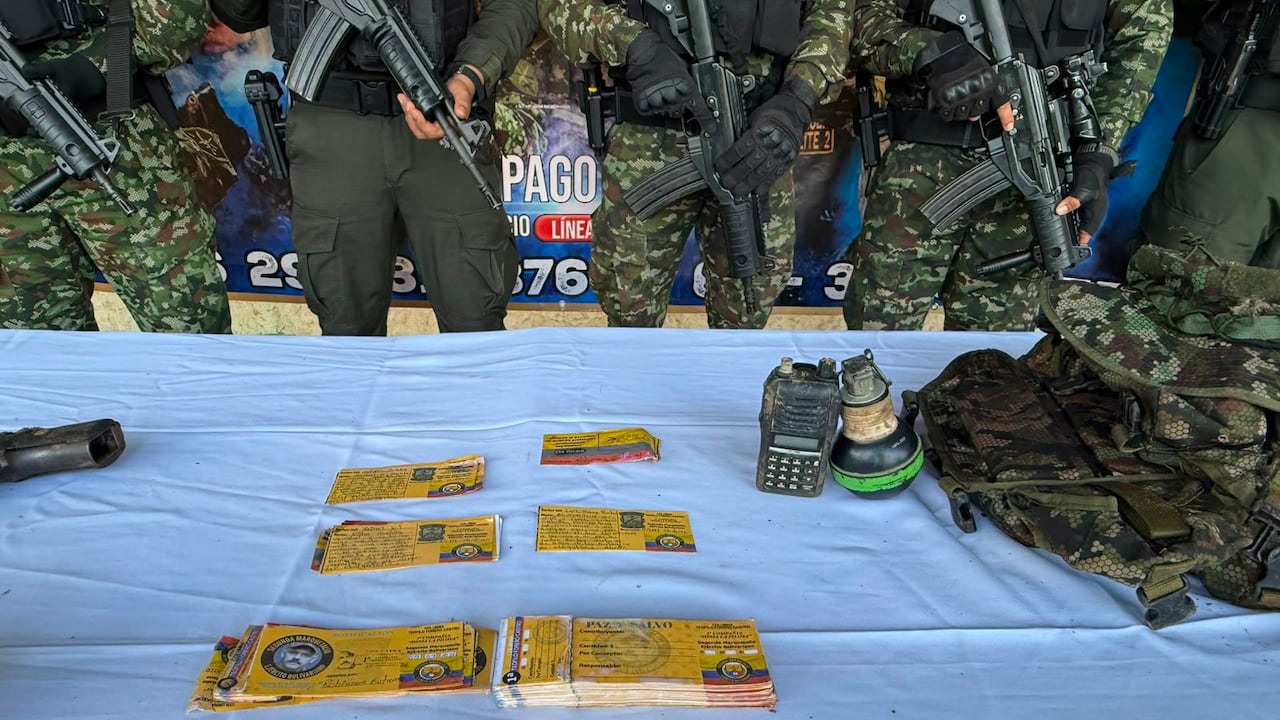 Documentos de extorsiones que usaba alias Alexis Perdomo en el Caquetá.