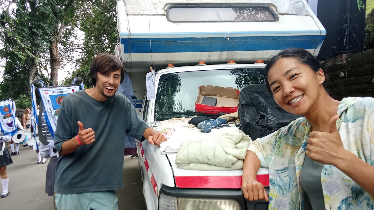 Nao y Ken vivieron por primera vez que es una Semana Santa. "En mi país los católicos son pocos, es algo mínimo", relata Nao a la hora de expresar su asombro por las procesiones. "Jesús tien mucha fuerza acá", agrega.