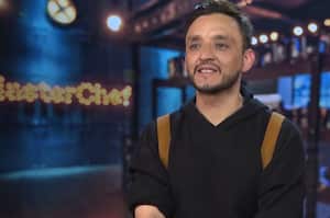 Juan Pablo Barragán conmovido en MásterChef Celebrity 2023.