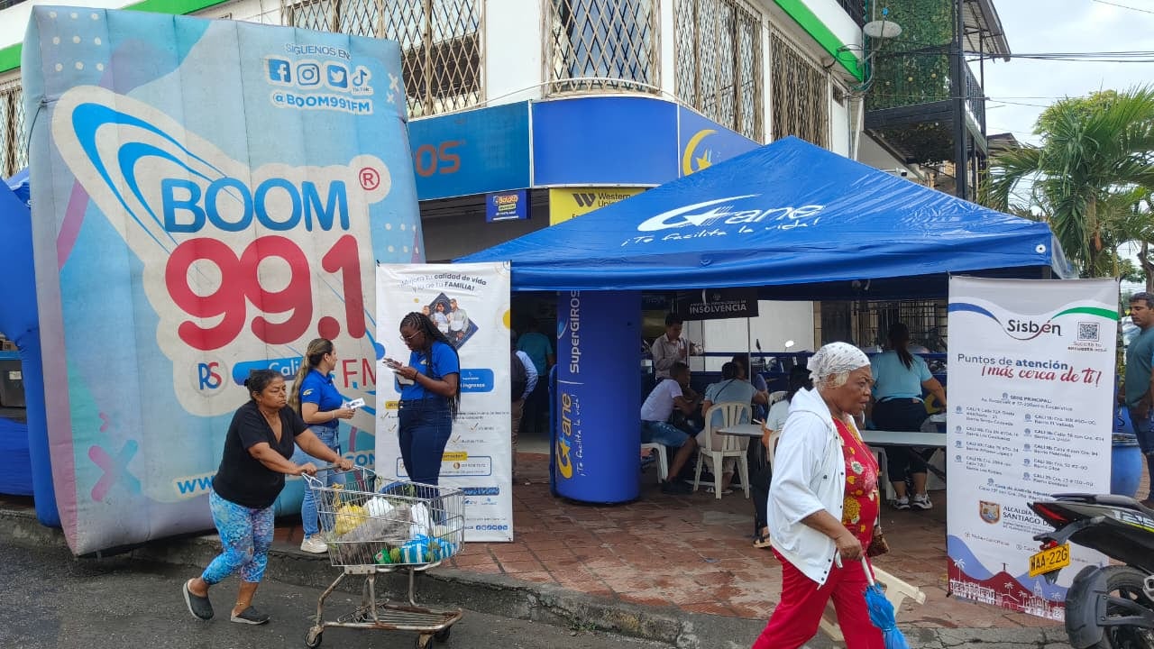 La Gira Comunera de Boom FM llegó a la Comuna 12, en el barrio Nueva Floresta, un espacio pensado para que los ciudadanos puedan expresar sus inconformidades y ser escuchada por las autoridades distritales.