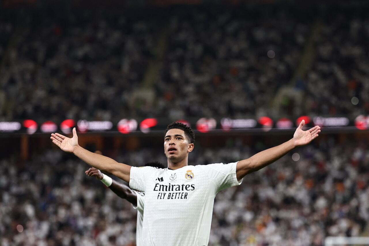 Real Madrid's English midfielder #5 Jude Bellingham celebrates scoring his team's first goal during the Spanish Super Cup semi-final football match between Real Madrid and Mallorca at the King Abdullah Sport City in Jeddah on January 9, 2025. (Photo by FADEL SENNA / AFP)