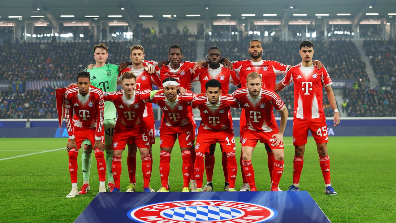 Jugadores del Bayern Múnich previo al juego contra Atalanta.