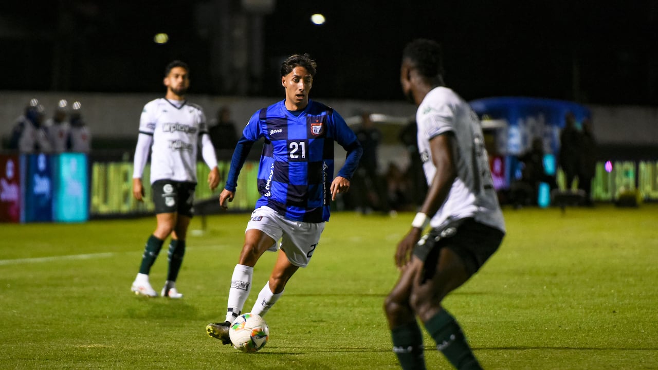 Boyacá Chicó enfrenta al Deportivo Cali en el estadio La Independencia de Boyacá, Liga Betplay 2024-II (Mcgiver Barón - Colprensa).