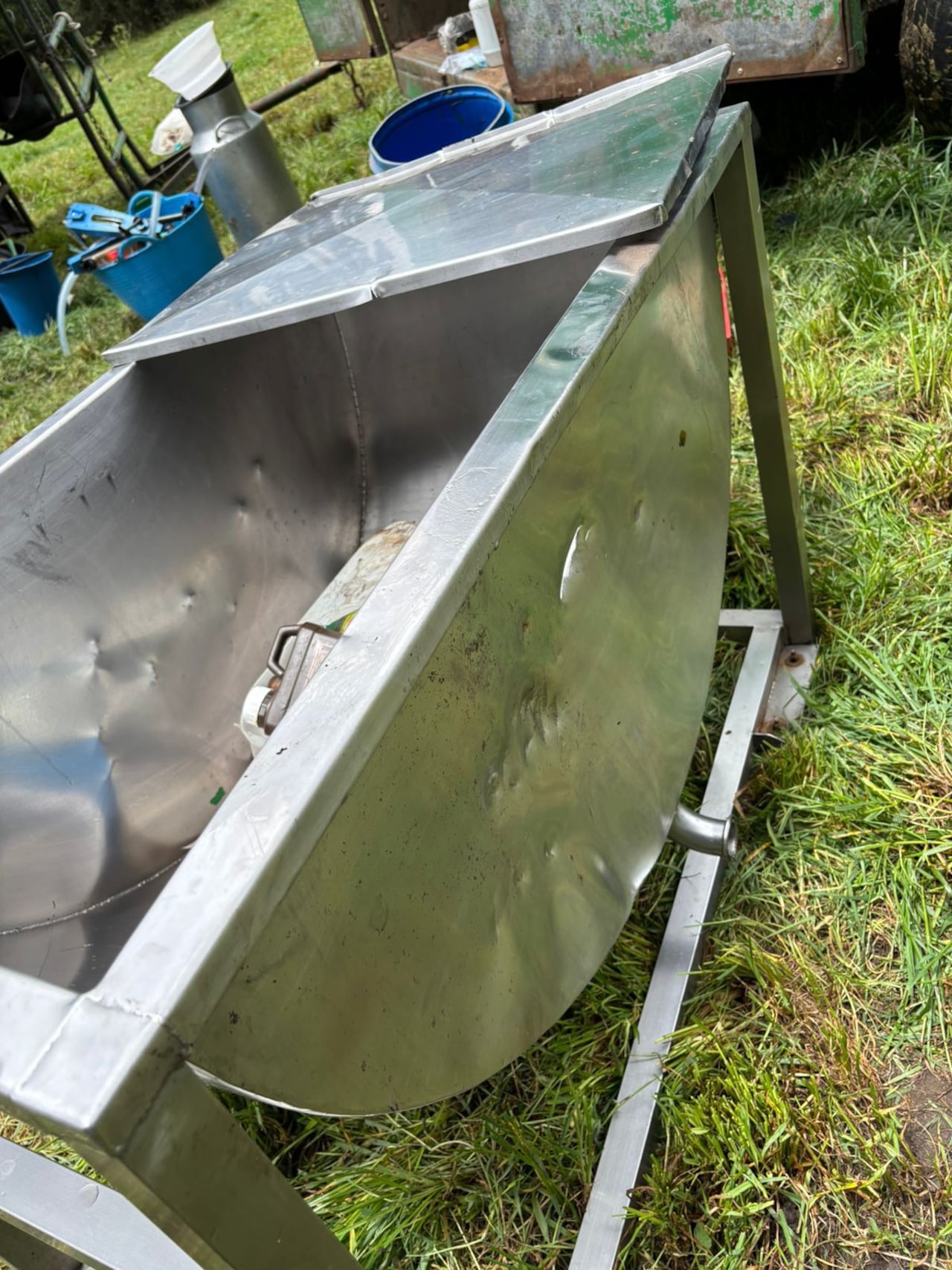 Ganaderos de Guachucal denuncian daños en infraestructura y equipos tras presuntas invasiones a fincas lecheras.