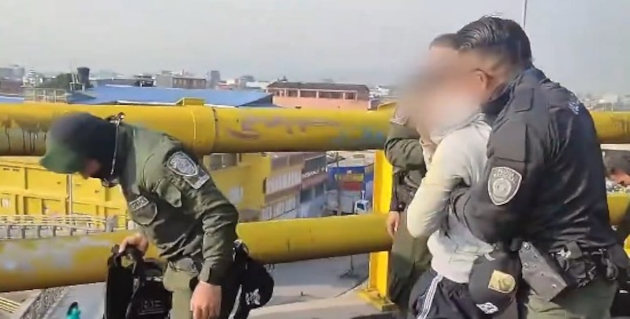 Un joven intentó suicidarse en Bogotá; la Policía lo evitó.