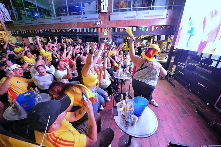 Hinchas celebran en Cali, la goleada que la selección Colombia le pegó a Panamá, clasificando a Semifinales e ilusionando con ganar la Copa América 2024