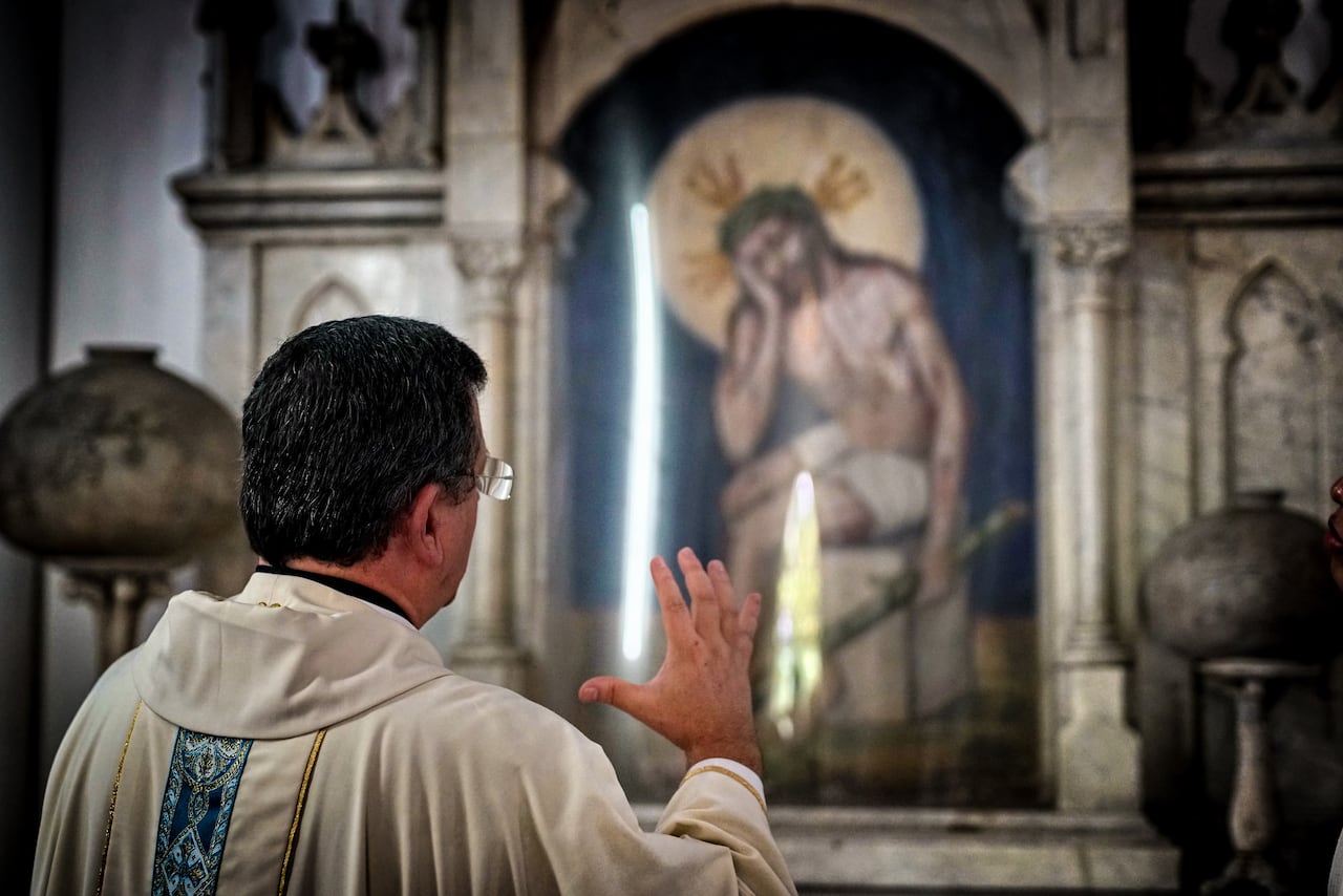 La emblemática iglesia La Ermita en Cali, Colombia, fue blanco de un acto de vandalismo el 6 de mayo de 2026. Un hombre ingresó violentamente, destruyendo varias imágenes religiosas y causando daños materiales, lo que la Arquidiócesis calificó como una "dolorosa profanación". Pero además la iglesia presenta un deterioro muy grave que se ha ido acrecentando a través de los años y requiere acciones urgentes. Foto: Jorge Orozco.