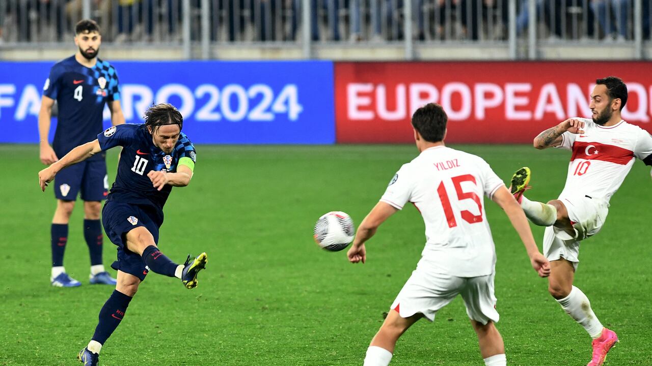 Turquía derrotó a Croacia y sueña con clasificar a la Eurocopa