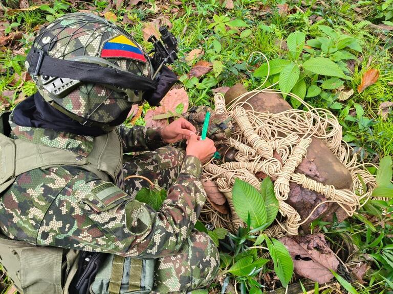 Los explosivos estaban acondicionados para ser accionados de forma remota, buscando así afectar a la población civil y a los integrantes de la fuerza pública.