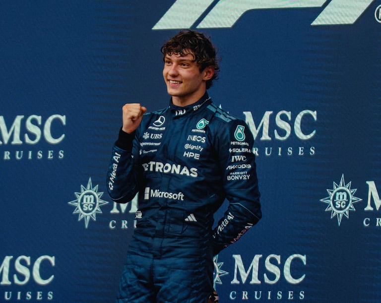 Kimi Antonelli tiene 20 años y puede ser campeón de la fórmula 1 este domingo q de noviembre. Fotos redes del corredor.