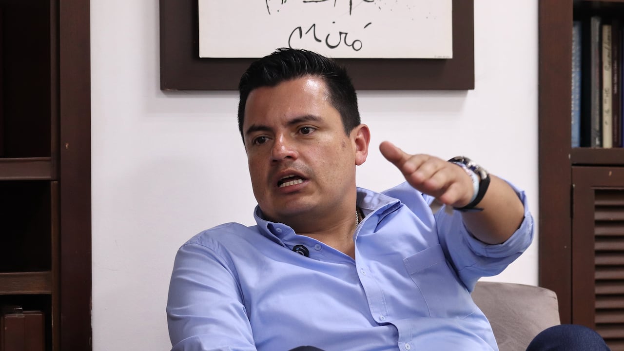 Daniel Mota mayor retirado de la policía candidato al senado por el partido conservador.