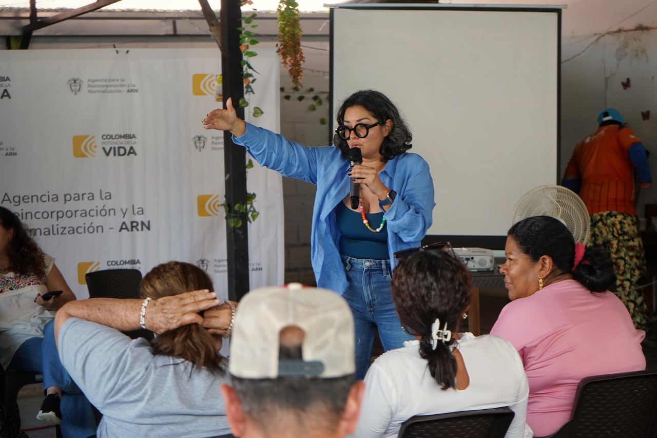Generar las condiciones para el arraigo a la vida civil es una de las metas del Gobierno del Cambio. En la foto, Tania Rodríguez, directora programática de la ARN.