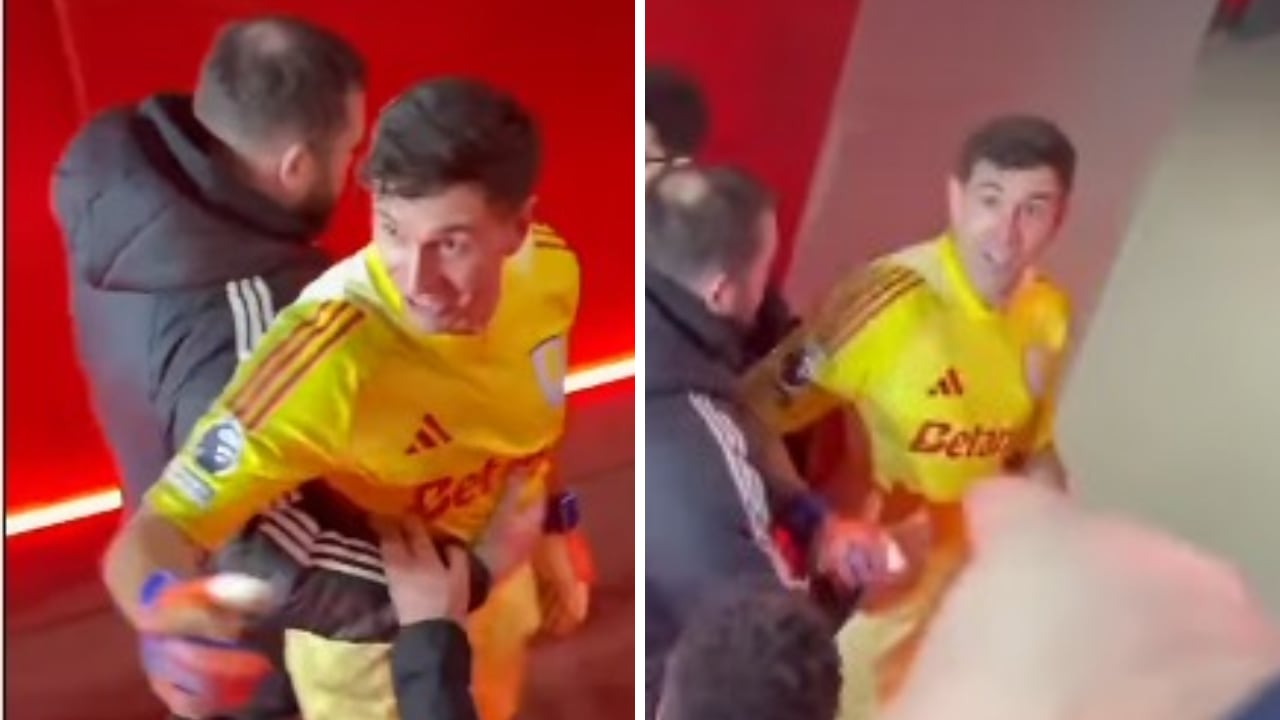 Dibu Martínez y una particular discusión con los hinchas de Arsenal.