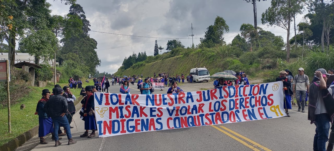 Protesta del pueblo misak en la vía Panamericana.