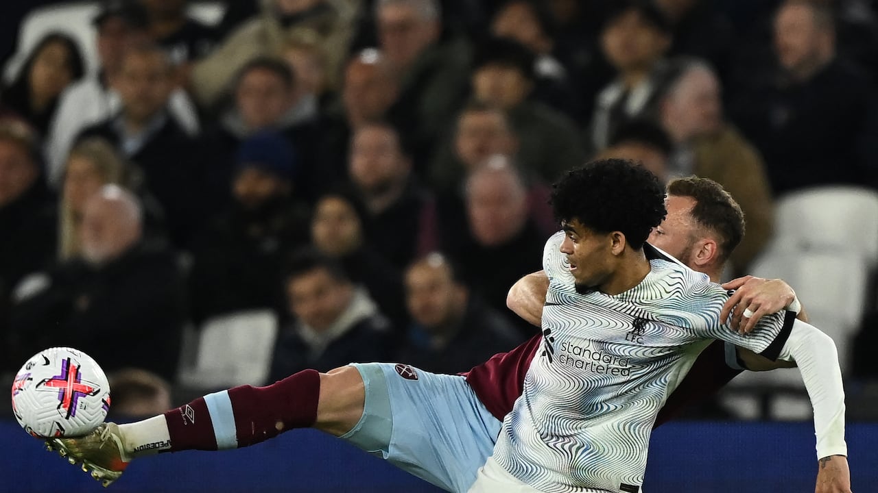Luis Díaz jugó 32 minutos en la victoria del Liverpool 2-1 sobre el West Ham, por la jornada 33 de la Premier League. Foto: AFP