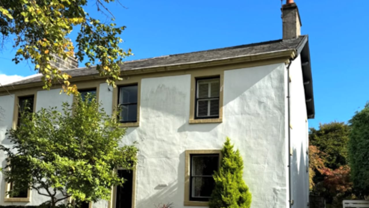 Una pareja compró una casa en EE.UU., y al realizar distintos arreglos en ella encontraron un mensaje que les llamó mucho la atención.