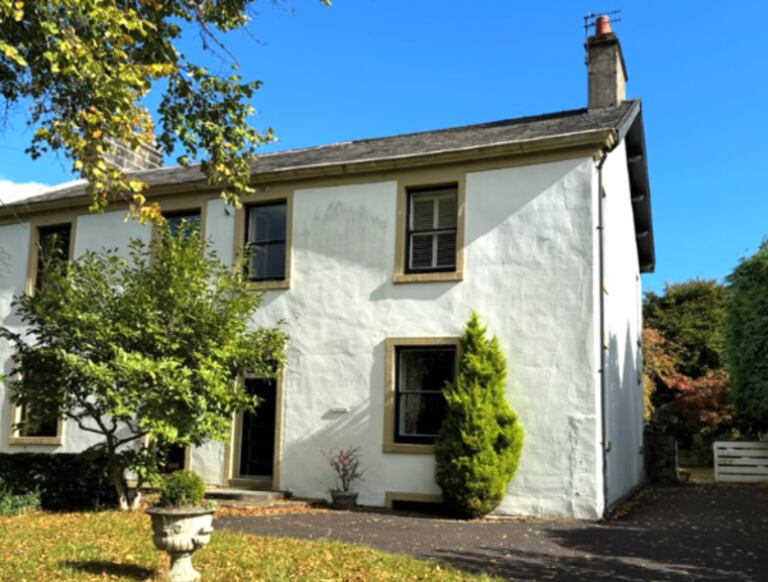 Una pareja compró una casa en EE.UU., y al realizar distintos arreglos en ella encontraron un mensaje que les llamó mucho la atención.