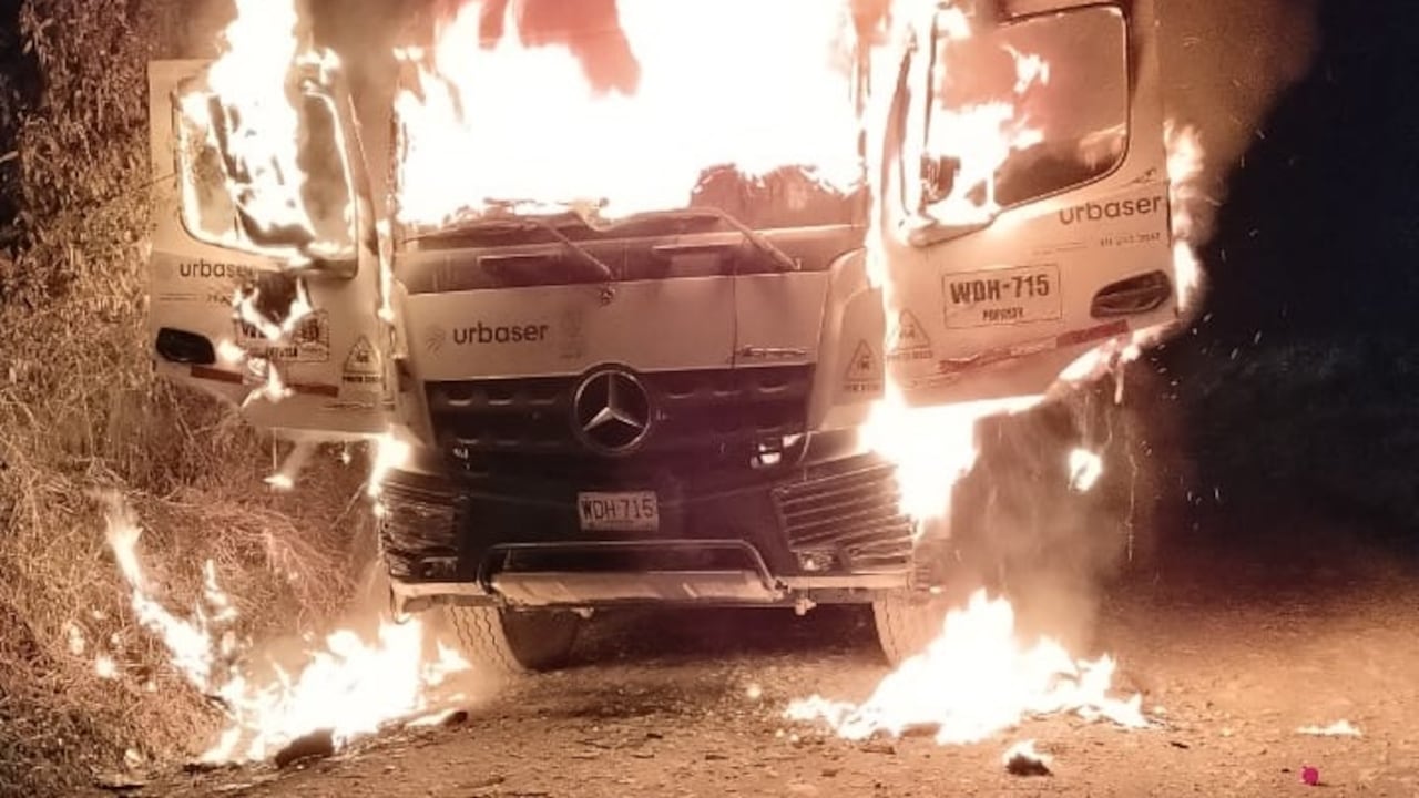 Bus de Urbaser quemado por terroristas