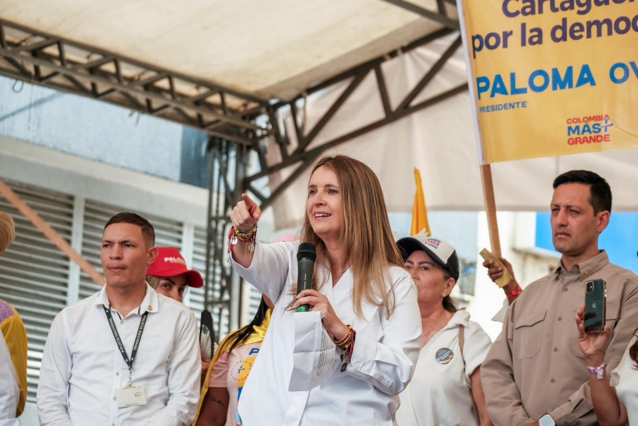 Paloma Valencia sostuvo un diálogo con medios locales tras finalizar su intervención pública en el norte del Valle del Cauca.
