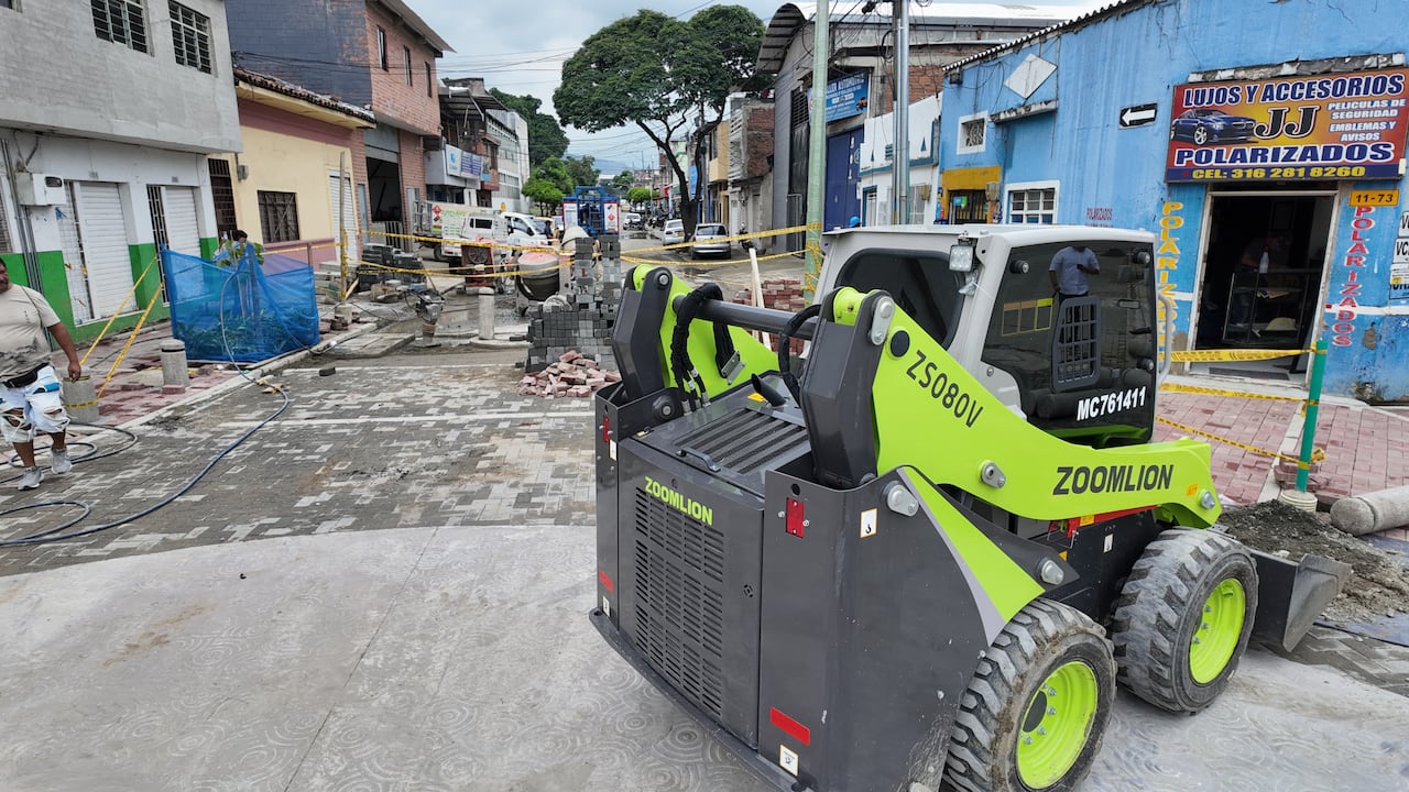 En la zona aún hay maquinaria amarilla realizando los trabajos finales.