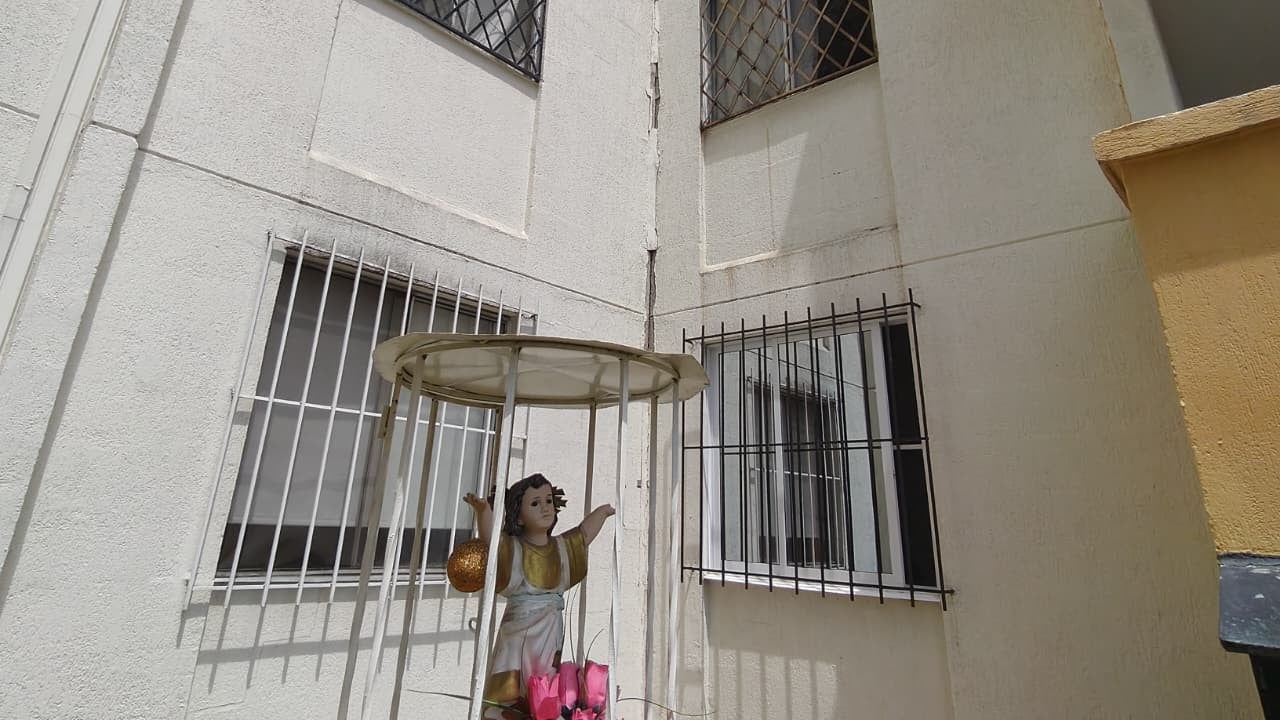 La falta de un dictamen sobre la torre 2 mantiene la incertidumbre entre los residentes que aún permanecen en sus apartamentos.