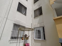 La falta de un dictamen sobre la torre 2 mantiene la incertidumbre entre los residentes que aún permanecen en sus apartamentos.