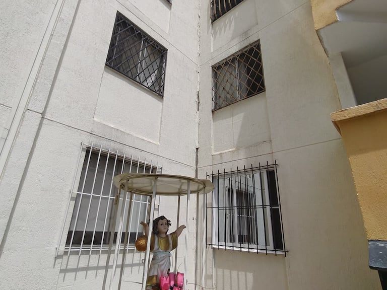 La falta de un dictamen sobre la torre 2 mantiene la incertidumbre entre los residentes que aún permanecen en sus apartamentos.