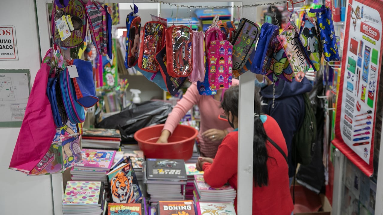 JUAN DIEGO ALVIRA Utiles escolares, san victorino