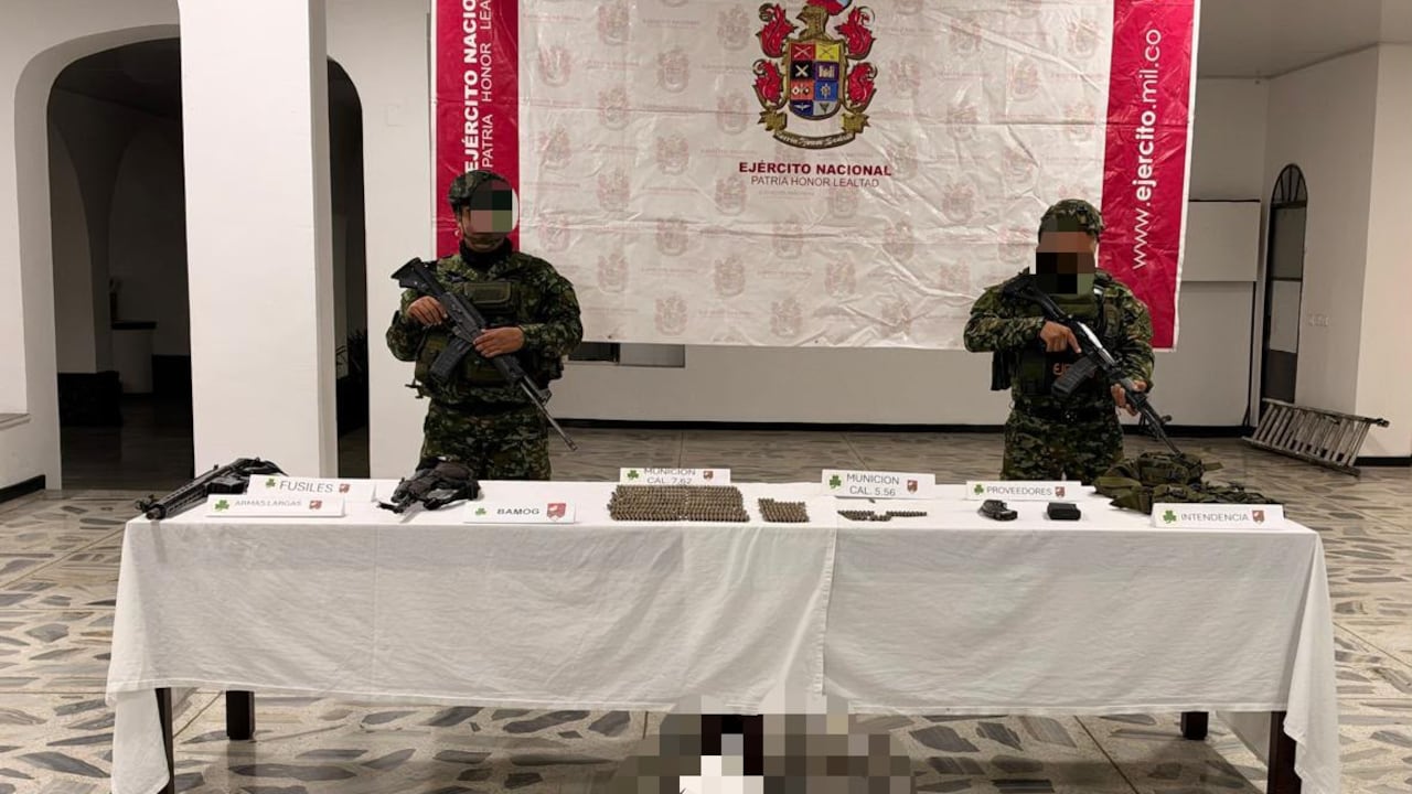 En las últimas horas, en una ofensiva de tropas del Ejército Nacional fue abatido un presunto integrante de la Estructura 57, del Frente Yaír Bermúdez, en Tuluá, y se realizó el despeje militar de un área minada del GAO-r Jaime Martínez, en Jamundí.