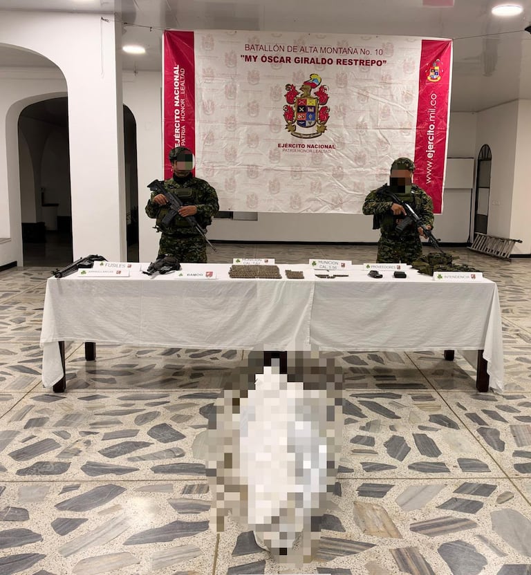 En las últimas horas, en una ofensiva de tropas del Ejército Nacional fue abatido un presunto integrante de la Estructura 57, del Frente Yaír Bermúdez, en Tuluá, y se realizó el despeje militar de un área minada del GAO-r Jaime Martínez, en Jamundí.