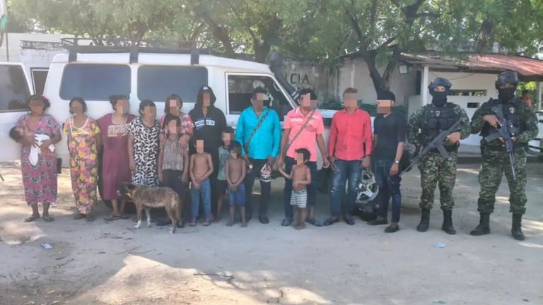El operativo permitió rescatar a 17 integrantes de una comunidad indígena que permanecían confinados desde el 14 de junio y activar la atención institucional para los menores afectados.