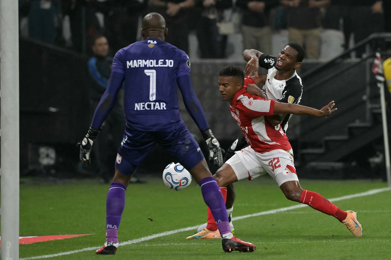 Santa Fe perdió en su visita a Corinthians en Sao Paulo y quedó en dificultades en Copa Libertadores.