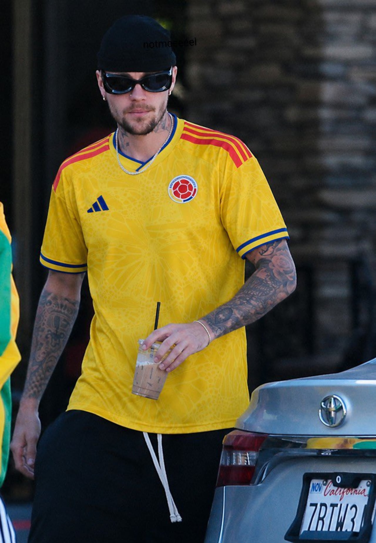 Justin Bieber, al parecer, habría usado la camiseta de Colombia. Redes sociales lo debate.