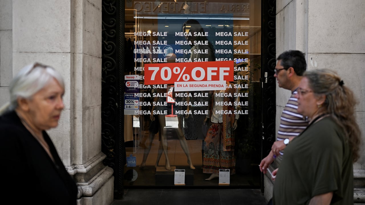 Fenalco entregó resultado de la encuesta sobre intenciones de compra de los colombianos para este Black
Friday. (Photo by Luis ROBAYO / AFP)