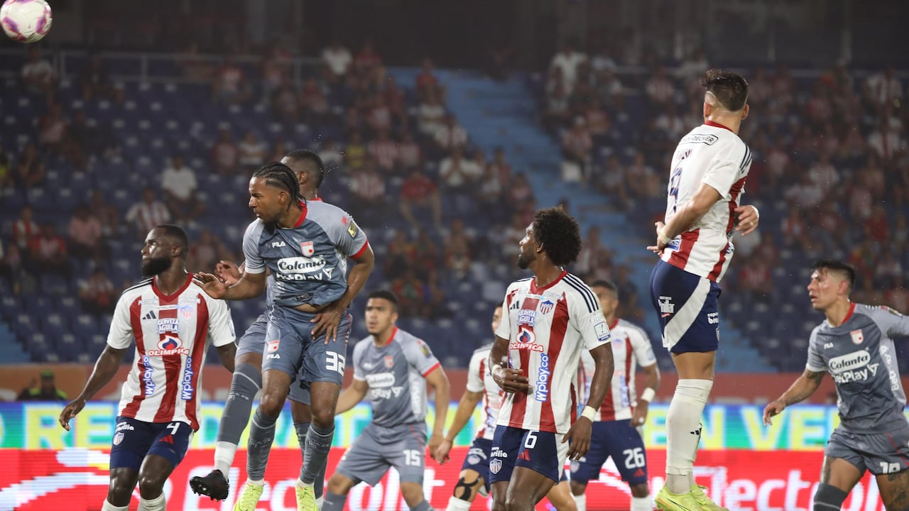 Imagen del último encuentro entre Junior de Barranquilla e Independiente Santa Fe por la Liga Colombiana.