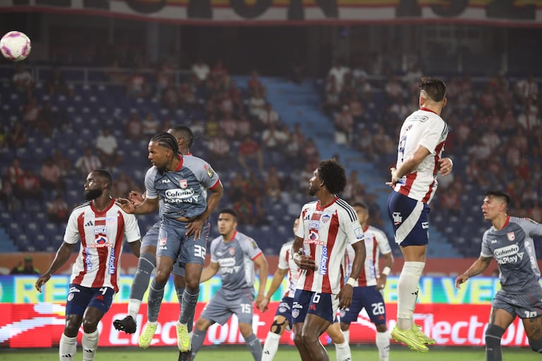 Imagen del último encuentro entre Junior de Barranquilla e Independiente Santa Fe por la Liga Colombiana.