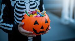 Durante este mes, los niños suelen comer   dulces en mayor cantidad.